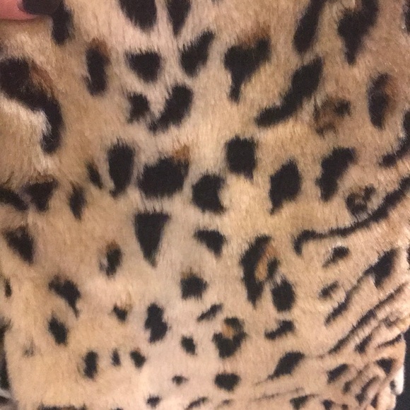 Leopard Faux Fur Vest - Picture 4 of 5